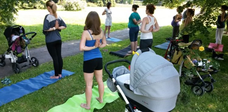 JOGA I ŚWIADOMY RODZIC NA TRAWIE –lato 2016
